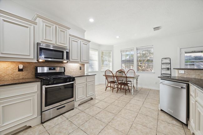 1811 Oakbrook Cir, House other with 4 bedrooms, 3 bathrooms and 2 parking in Pearland TX | Image 15