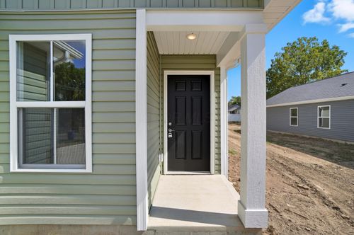 1328 Manor Dr, Columbus, OH, 43232-6438 | Card Image