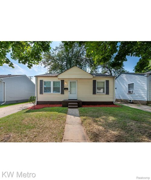 11330 Chalmers Ave, Warren, MI, 48089-3708 | Card Image
