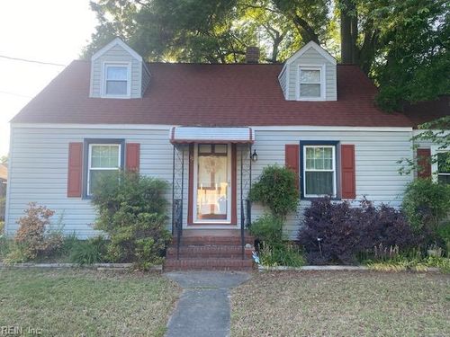 15 Roberts Ct E, Portsmouth, VA, 23701-1815 | Card Image