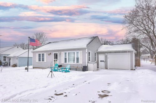 4956 Center St, Millington, MI, 48746-9676 | Card Image