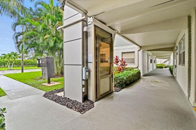 253 Flanders F, Condo with 2 bedrooms, 2 bathrooms and null parking in Delray Beach FL | Image 3