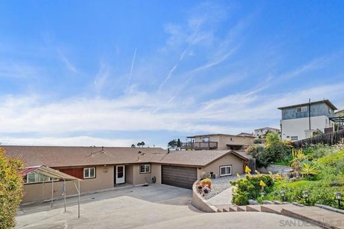 9545 Chestnut St, Spring Valley, CA, 91977-4442 | Card Image