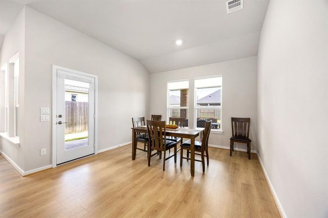 Casual dining for 6 | Image 14