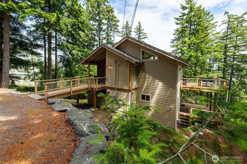2986 Hales Passage Dr, Lummi Island, WA, 98262-8617 | Card Image