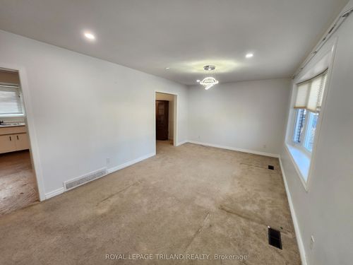 753 Notre-Dame Dr, London, ON, N6J3B7 | Card Image