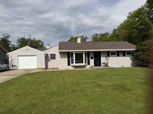 1 Cottonwood St, Bloomington, IL, 61701-6932 | Card Image
