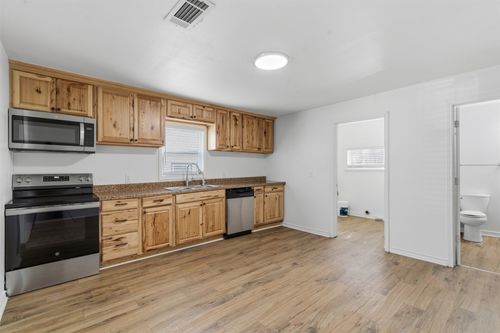 920 W Ford St, Denison, TX, 75020-6931 | Card Image