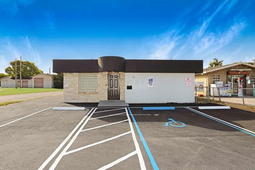 70 Nw 8th St, Homestead, FL, 33030-4405 | Card Image