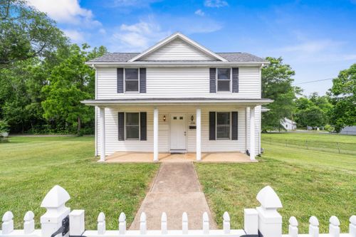 1316 E Main St, Waynesboro, VA, 22980-5831 | Card Image