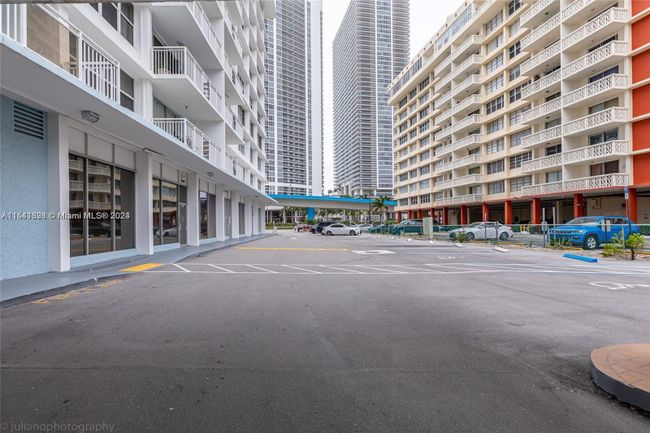 APT-1041 - 1801 S Ocean Dr, Condo with 1 bedrooms, 2 bathrooms and null parking in HALLANDALE BEACH FL | Image 4