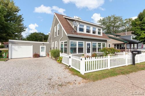 1398 Lake Shore Dr, Brooklyn, MI, 49230-8510 | Card Image