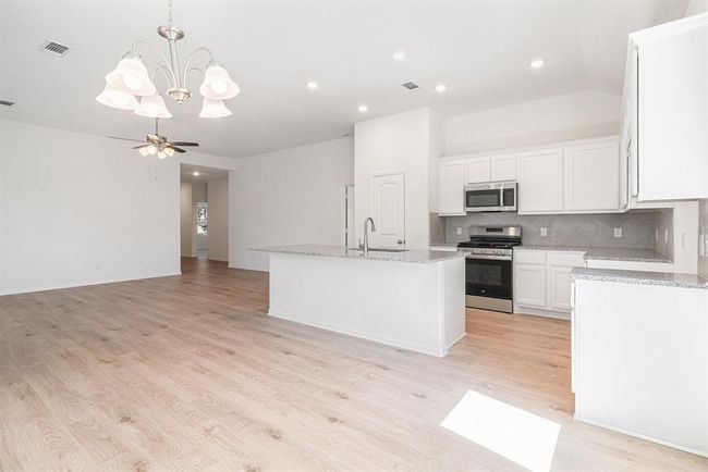 249 Edgewater Dr, House other with 4 bedrooms, 2 bathrooms and 2 parking in West Columbia TX | Image 13