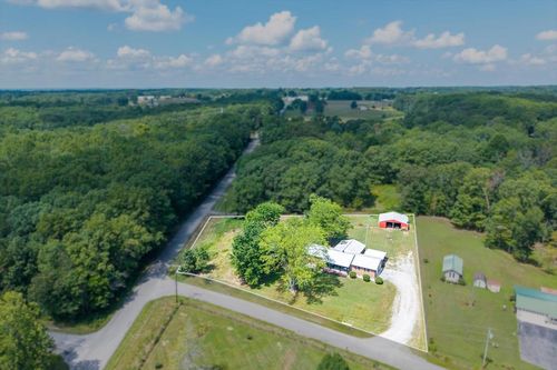 111 Guffey Ln, Jamestown, TN, 38556-5486 | Card Image
