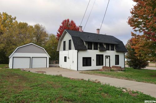 827 10th St, Humboldt, NE, 68376-6211 | Card Image