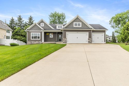 1422 Crystalline Dr Se, Caledonia, MI, 49316-8902 | Card Image