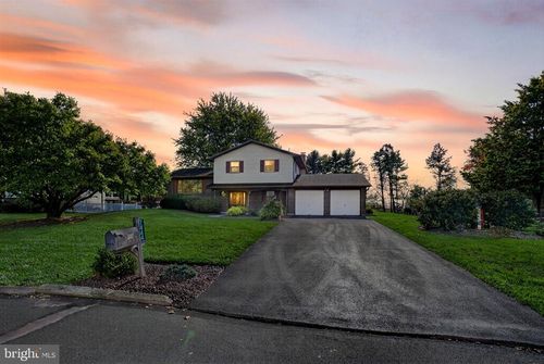 7444 Franks Dr, BATH, PA, 18014-8919 | Card Image