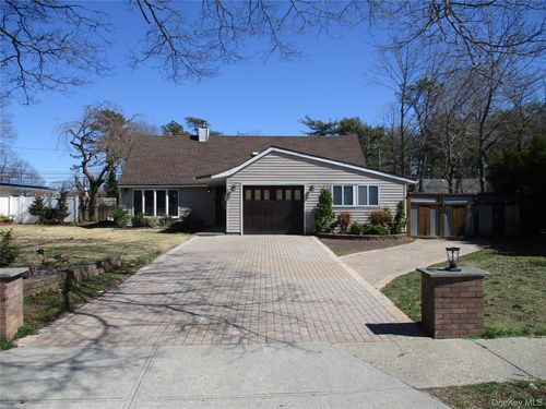 39 Split Cedar Dr, Islandia, NY, 11749-1614 | Card Image