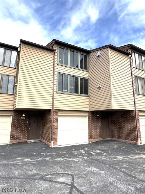 2129 Penguin Avenue, Akron, OH, 44319 | Card Image