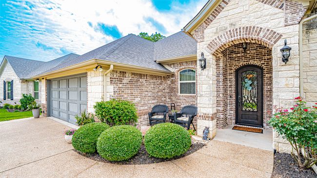 1302 Joshua Way, House other with 4 bedrooms, 3 bathrooms and null parking in Granbury TX | Image 4