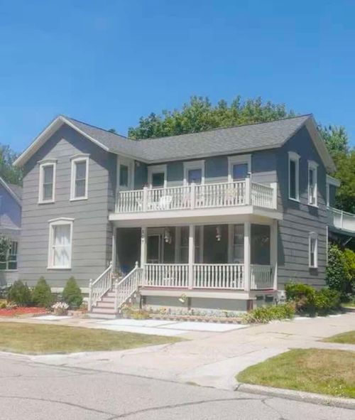 207 Elliott Ave, Grand Haven, MI, 49417-1032 | Card Image