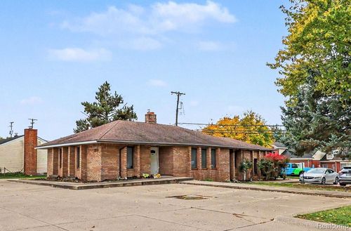 3691 Sashabaw Road, Waterford Charter Township, MI, 48329 | Card Image