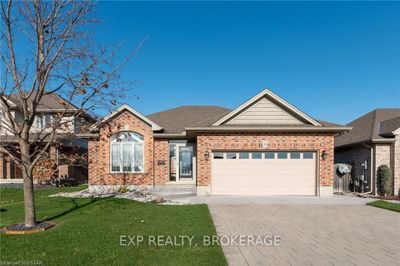 99 Deborah Dr, House other with 2 bedrooms, 3 bathrooms and 6 parking in Strathroy ON | Image 1