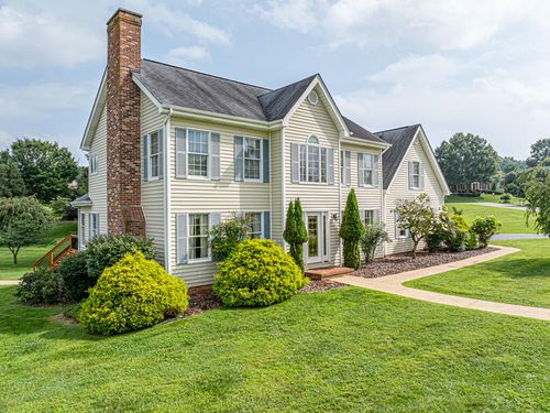 920 Sawgrass Cir, Abingdon, VA, 24211-3812 | Card Image