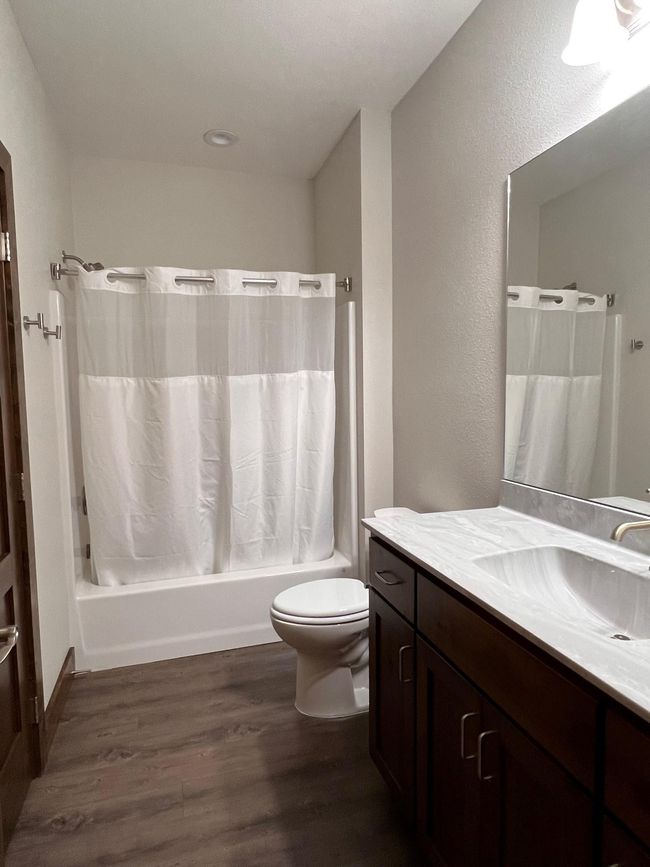 Main Bathroom.jpg | Image 8