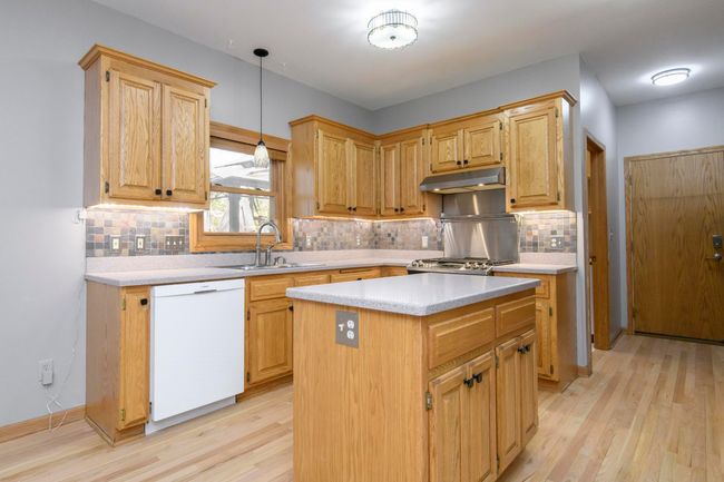 504 Eastern Trl, House other with 4 bedrooms, 4 bathrooms and null parking in MUKWONAGO WI | Image 14
