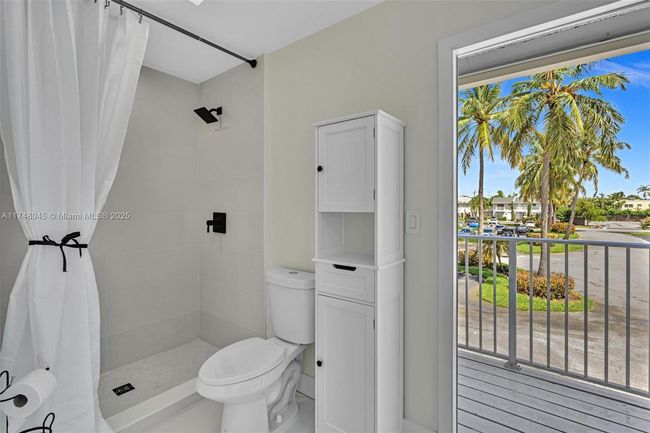 4107 Ne 21 St Ter, Townhouse with 1 bedrooms, 2 bathrooms and null parking in Lighthouse Point FL | Image 21