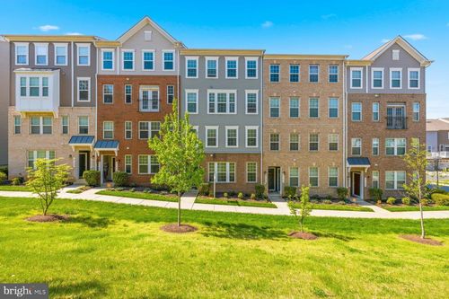 2731 Pinebrook Rd, LANDOVER, MD, 20785-1957 | Card Image