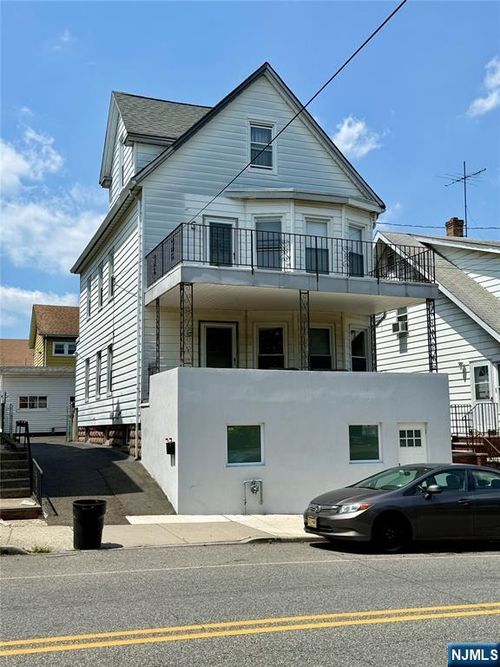 634 Clifton Ave, Clifton, NJ, 07011-4204 | Card Image