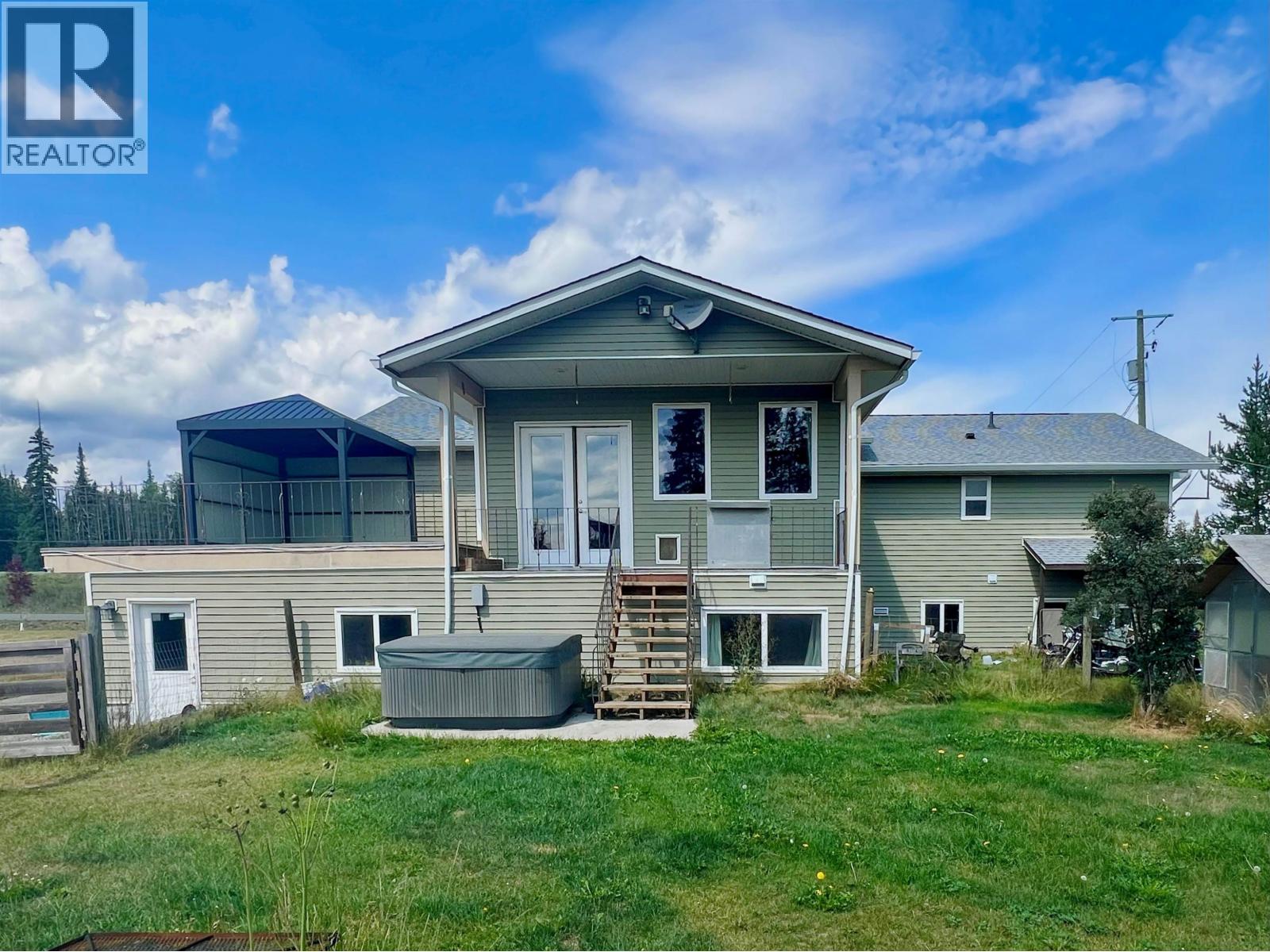 Residential in 100 Mile House
