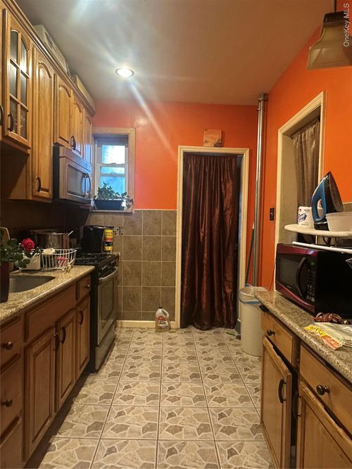 828 Lenox Rd, Brooklyn, NY, 11203-2311 | Card Image