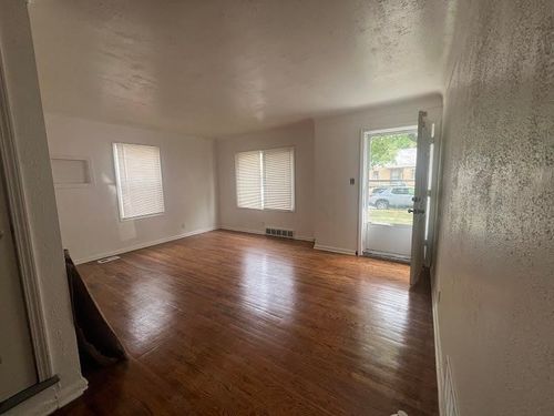 2733 Wolcott St, Flint, MI, 48504-3302 | Card Image