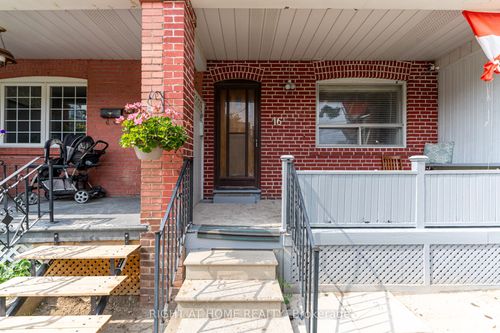 16 Pryor Ave, Toronto, ON, M6N1M4 | Card Image