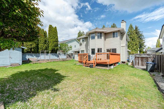 15748 96 A Avenue, House other with 3 bedrooms, 2 bathrooms and 6 parking in Surrey BC | Image 32