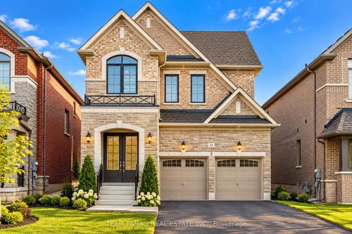 43 Rainbrook Close, Brampton, ON, L6R0Y9 | Card Image