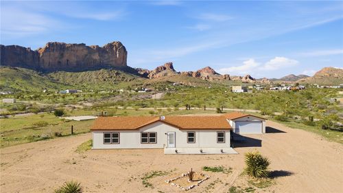 8616 W Chuar Dr, Golden Valley, AZ, 86413-6989 | Card Image