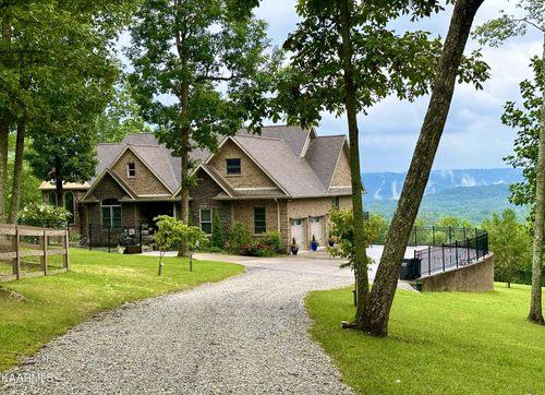 166 Rocky Branch Loop, Huntsville, TN, 37756-3813 | Card Image