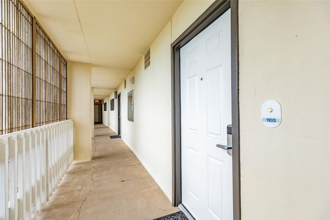 UNIT-1103 - 1401 E Beach Dr, Condo with 2 bedrooms, 2 bathrooms and 2 parking in Galveston TX | Image 22