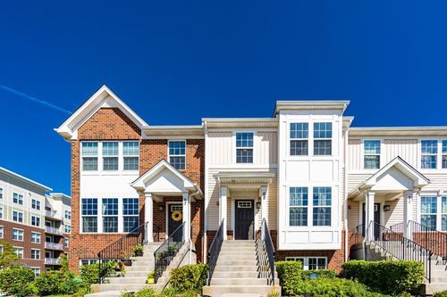 69 Nicholas Dr, Des Plaines, IL, 60016-6221 | Card Image
