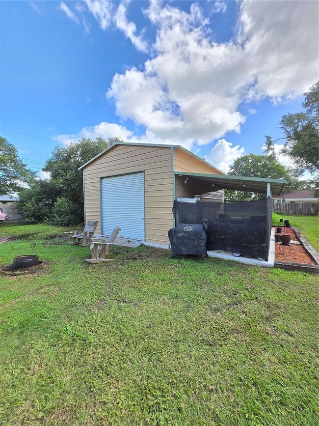 610 E Division St, House other with 3 bedrooms, 2 bathrooms and 3 parking in Edna TX | Image 11