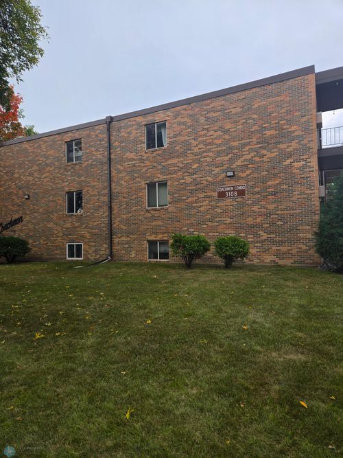 apt-6-3108 5th St S, Moorhead, MN, 56560-4951 | Card Image