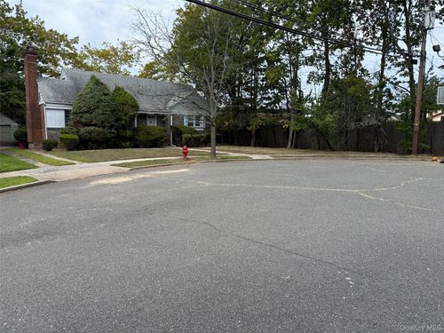 490 Walton Ct, West Hempstead, NY, 11552-3035 | Card Image