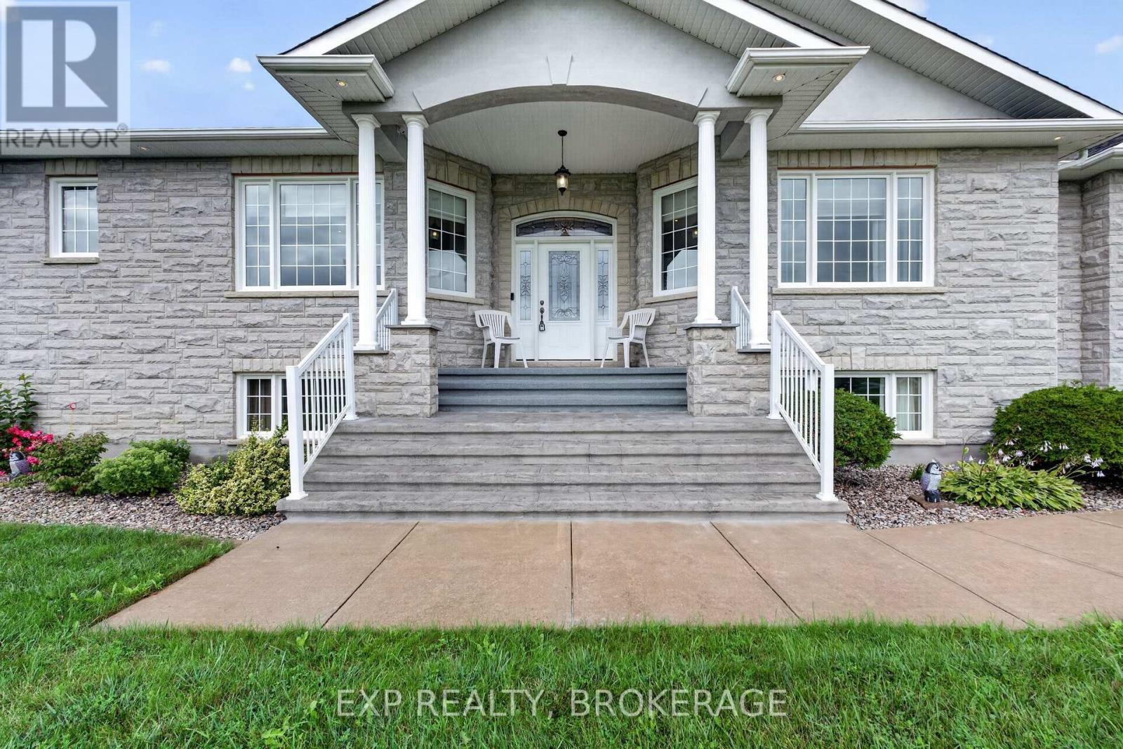 Residential in Frontenac (Frontenac South) 4