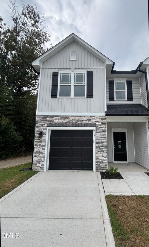 606 S Blackmon St, Benson, NC, 27504-1802 | Card Image