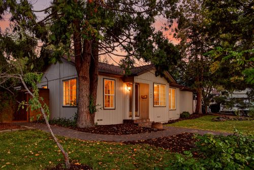 1532 Ne 9th St, Bend, OR, 97701-4447 | Card Image