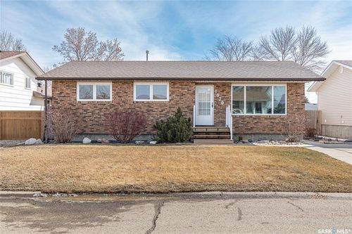 1070 Corman Cres, Moose Jaw, SK, S6H6W1 | Card Image